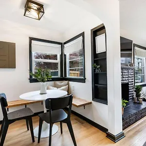 Holiday home Picture Perfect In The Heart Of Dt, Vancouver