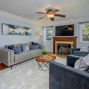 Holiday home Style Meets Comfort In Beautiful Design, Vancouver